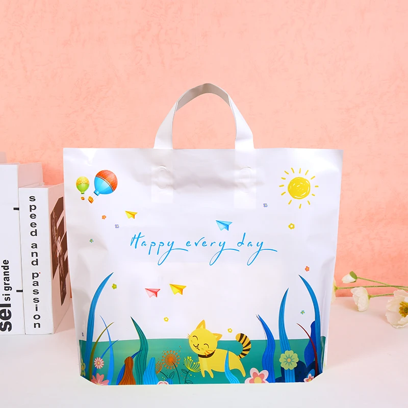 Hot sale Recyclable Plastic Clothes Packaging Shopping Gift Bag with Handles plastic gift bags for parties