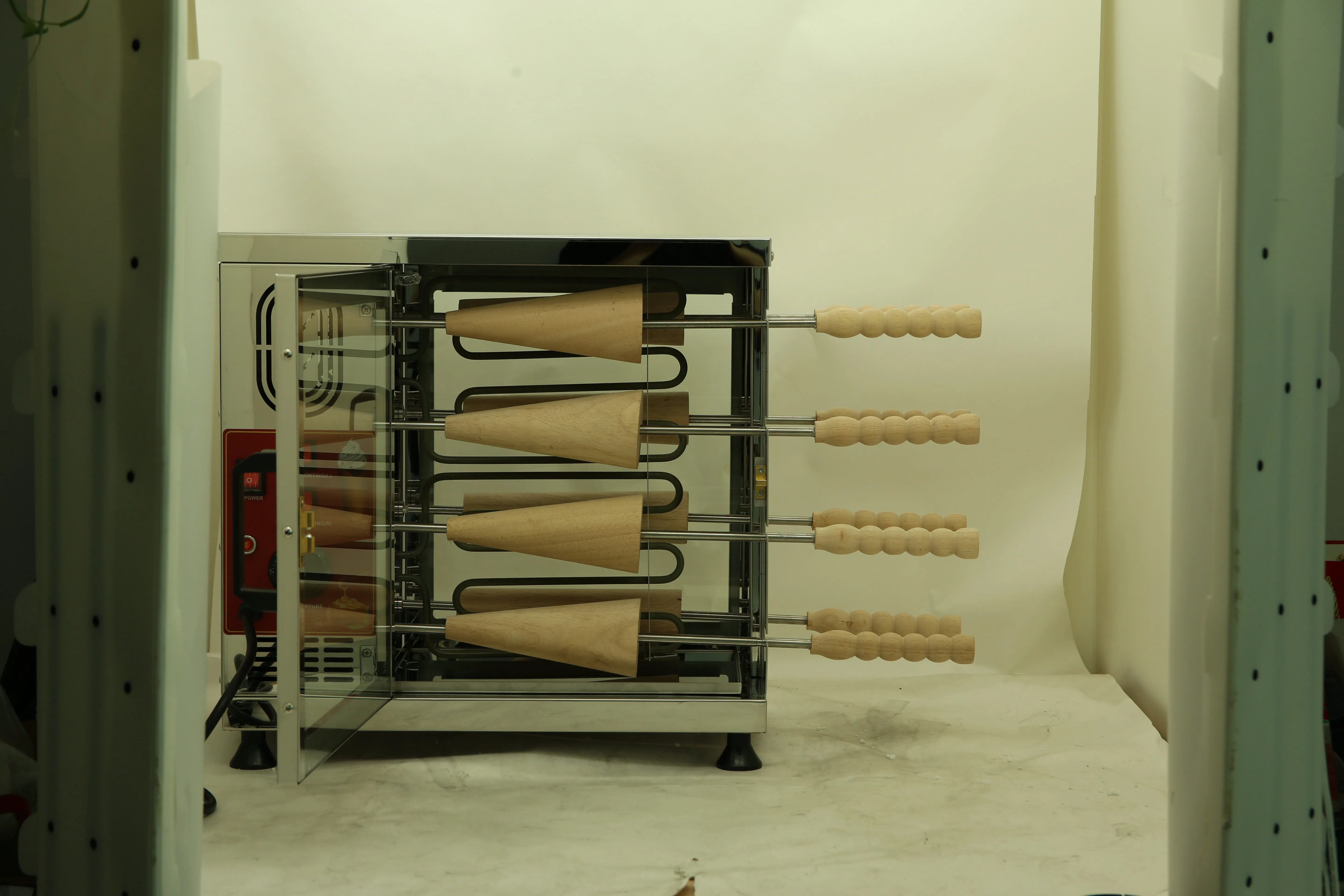 Factory Price Concise Design Chimney Cake Twist Kurtos Kalacs Machine Roller