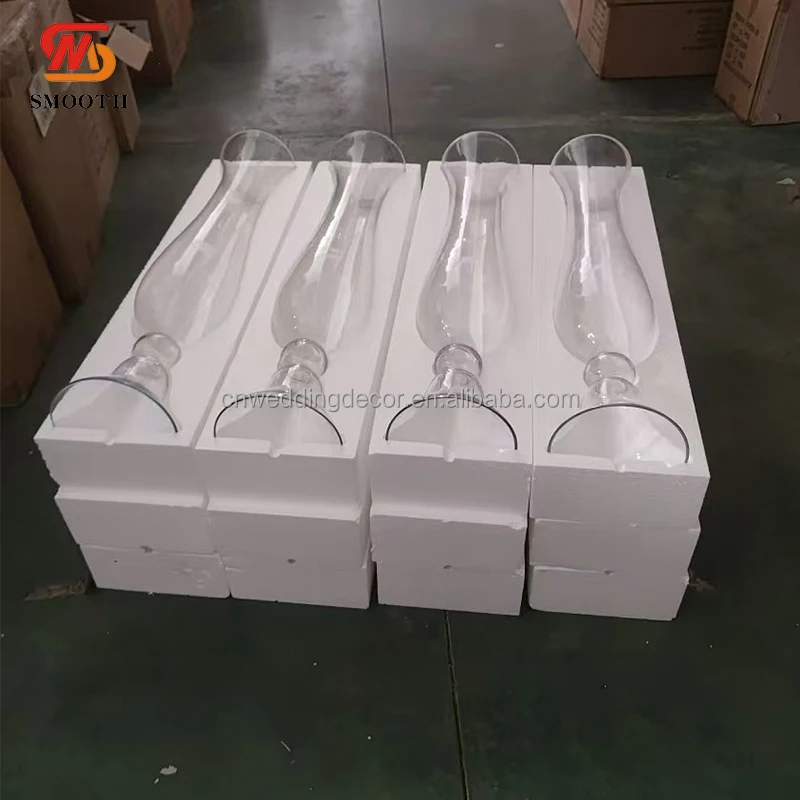 Стеклянная ваза для свадебного стола