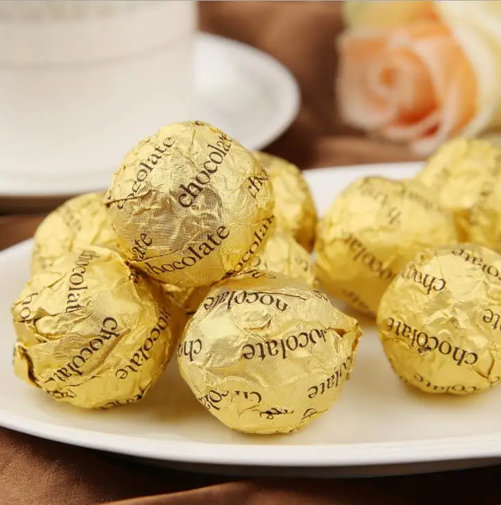 Оптовая продажа круглых шариков шоколадных конфет с орехами