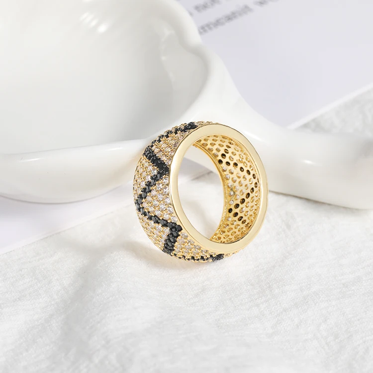 
Dubai fashion jewelry cz couples wedding set 12 carat crown diamond engagement ring 18 k gold pave rings 