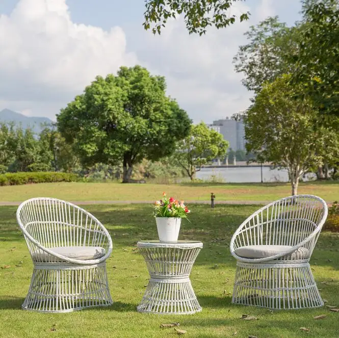 Luxury 5pcs Outdoor PE Rattan Dining Set Modern Design Single Chair with Table for Family or Hotel Use