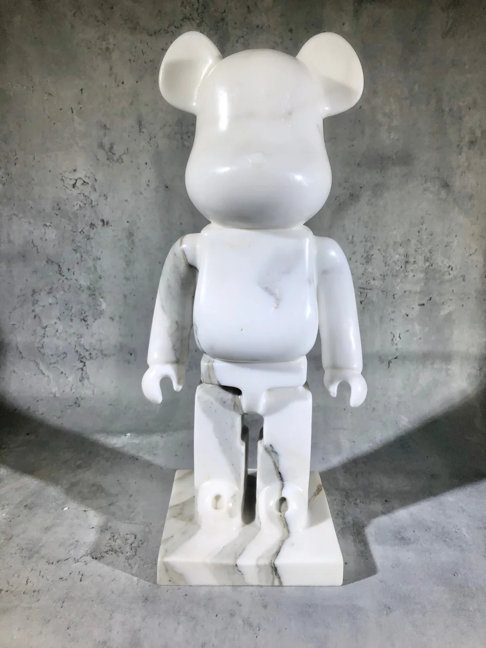 Hot Sales Calacatta White Marble Hand Carved Gloomy Bear Stone Sculptures For Home Decoration
