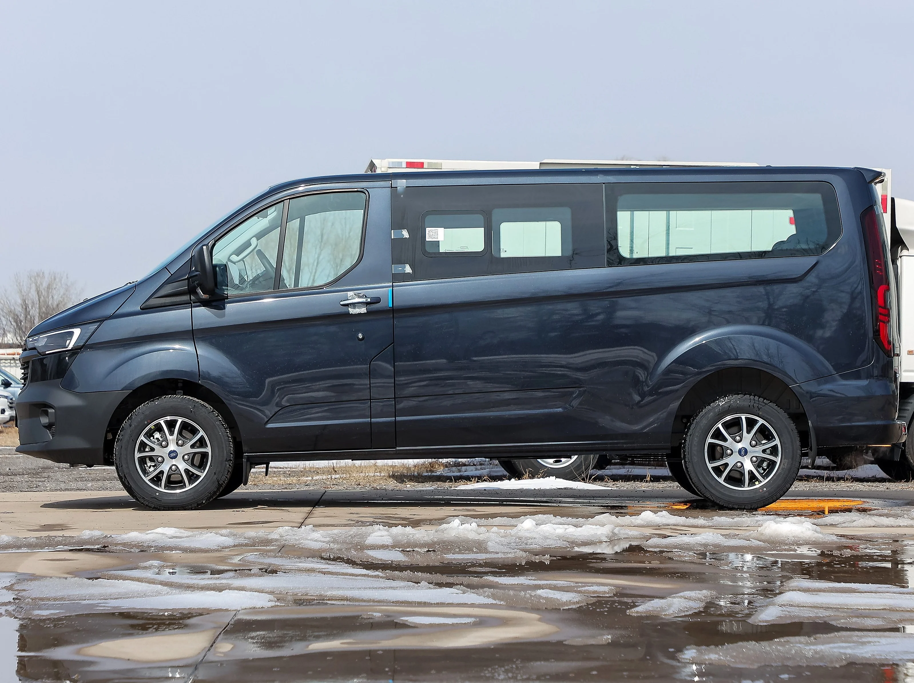 JMC транзитный 2023 2 0 т газовый автомобиль мини-автобус 5 мест китайский мини-фургон