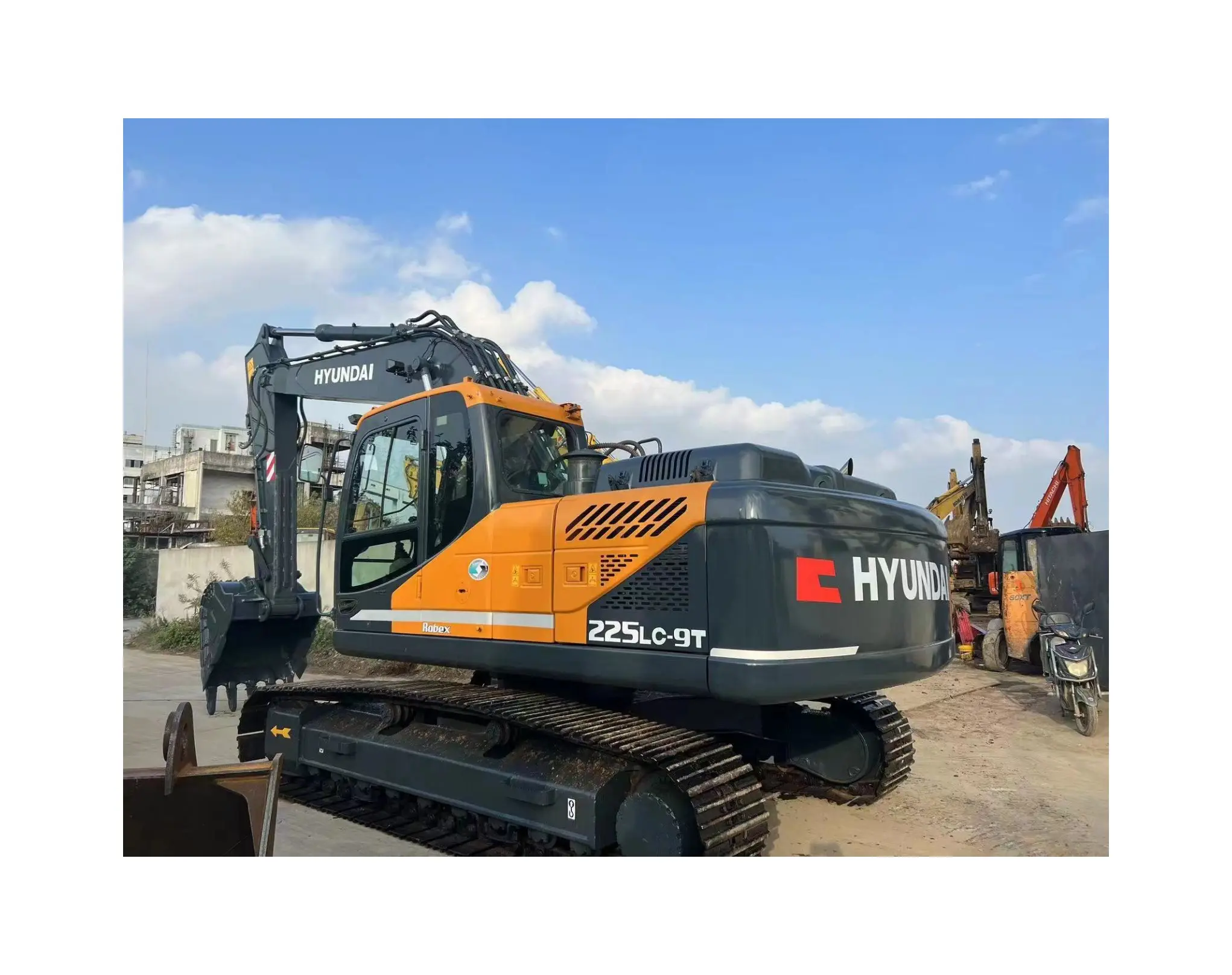 Second-hand original hyundai 225 excavator made in korea with favorable price and excellent quality