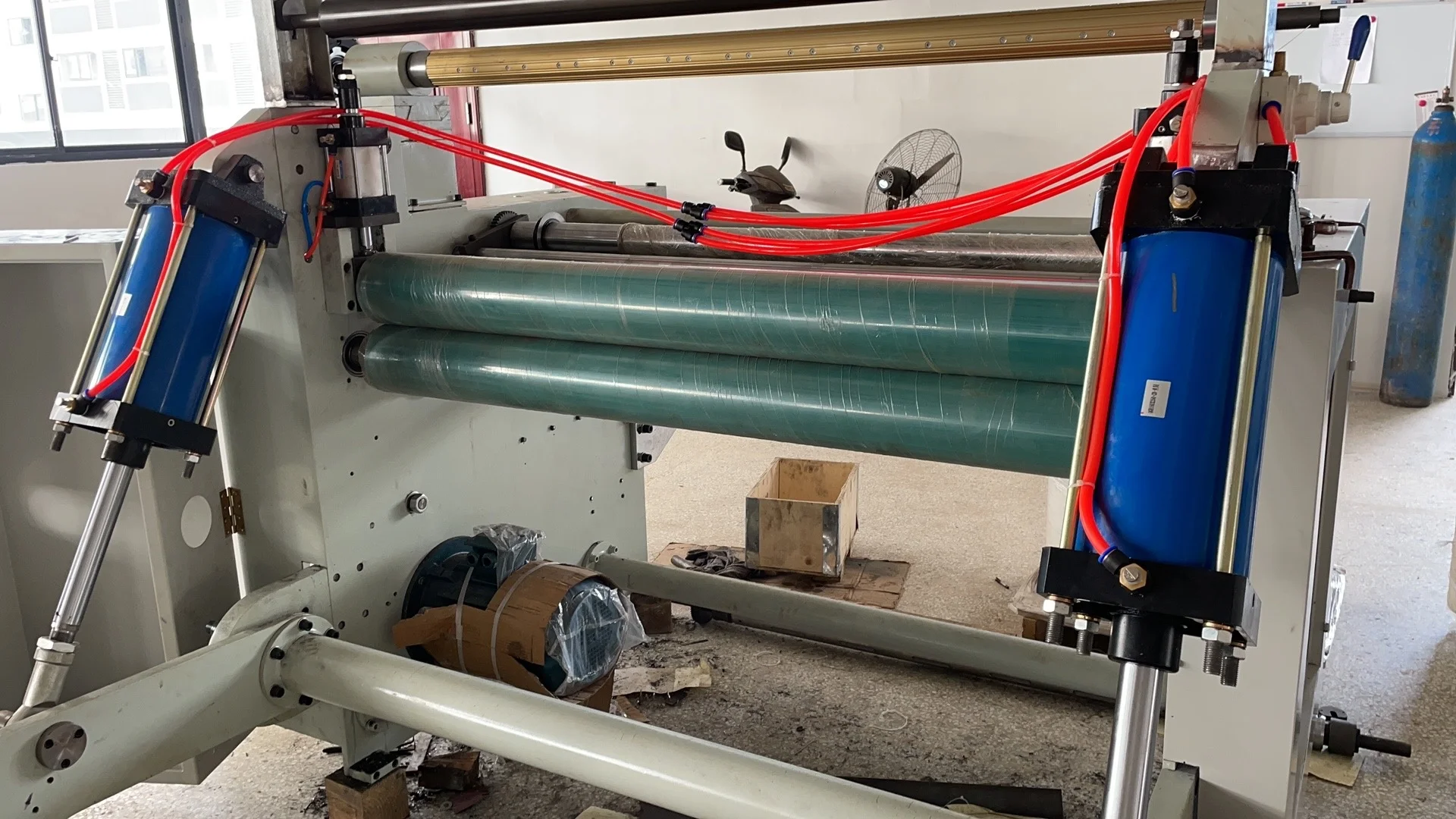 Automatic paper roll slitter rewinder machine and slit rewinding machines for the paper film non woven tape