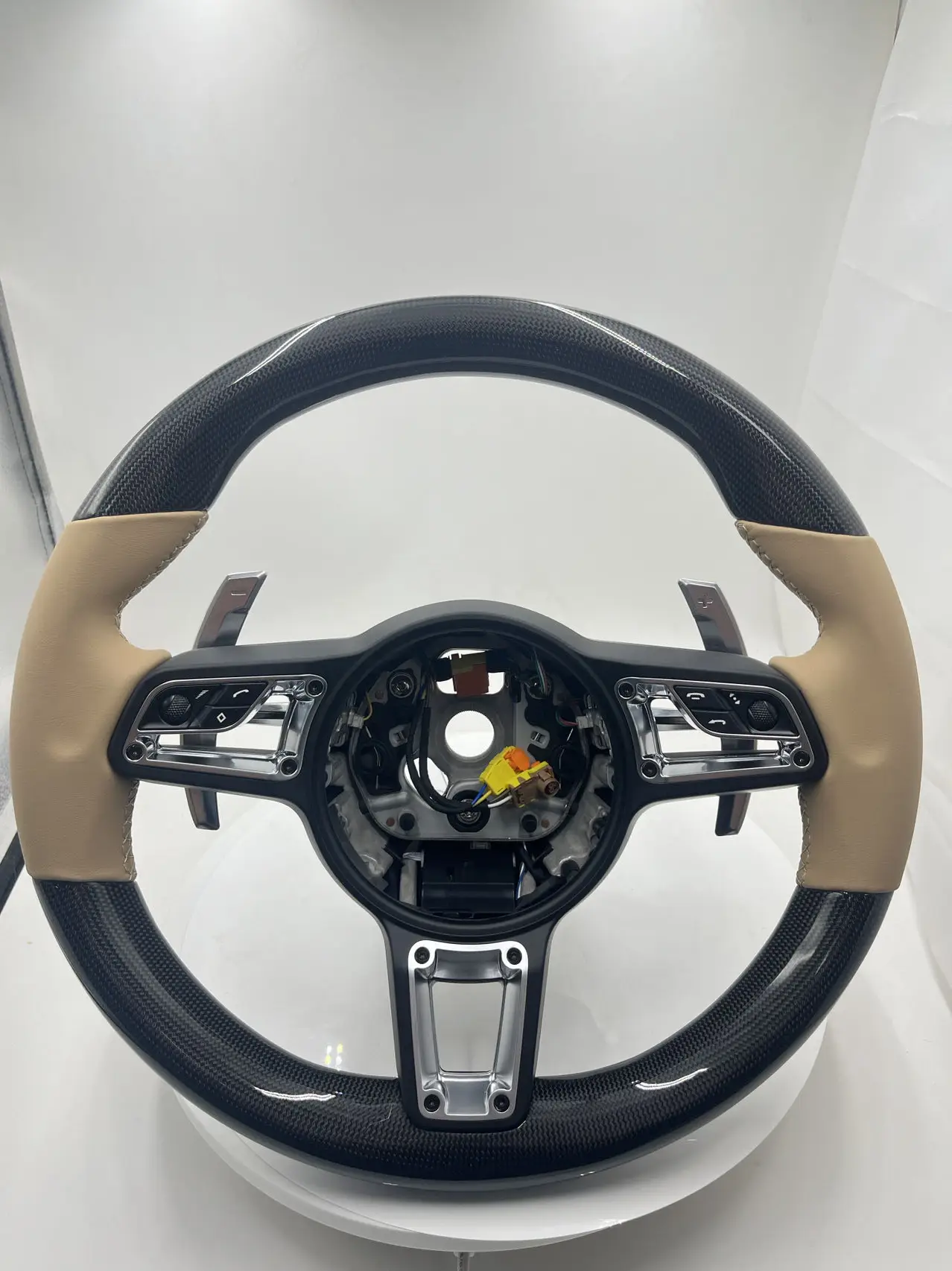 Клепаное рулевое колесо в сборе для Porsche GT сохраняет все функции оригинального автомобиля без установки повреждений