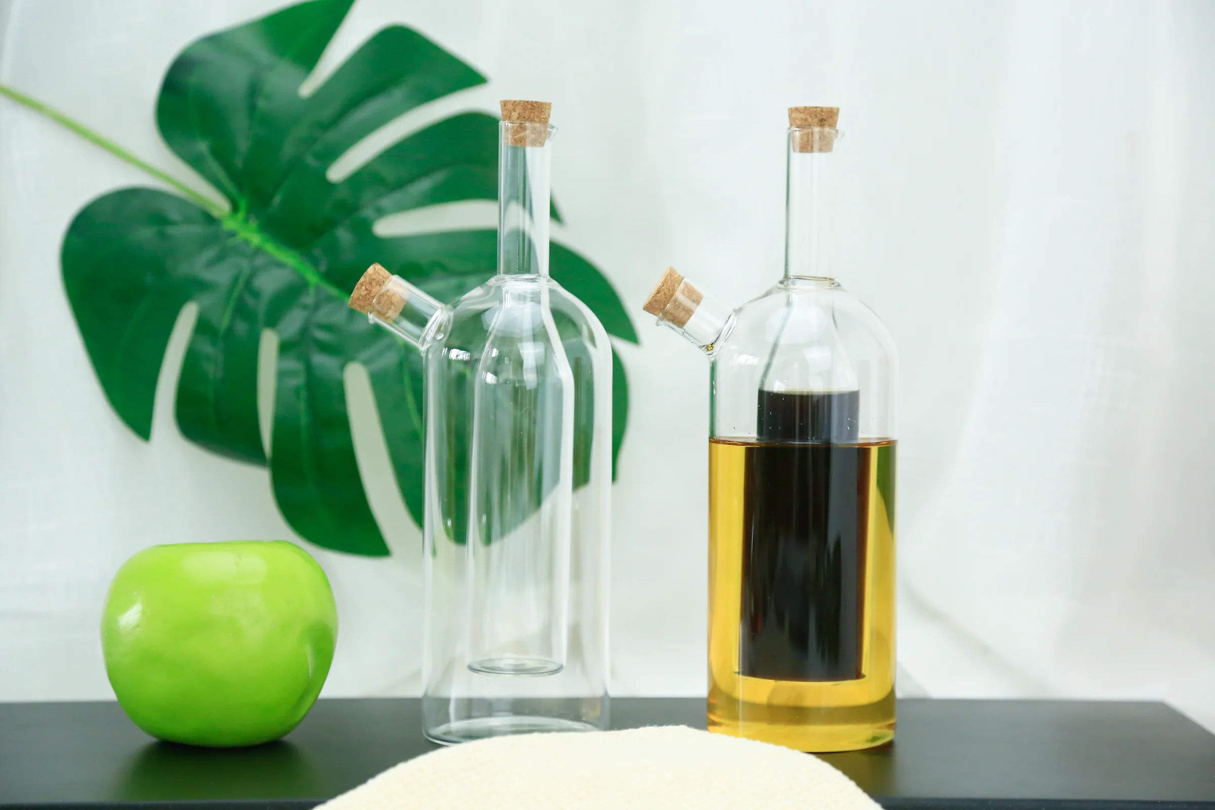 Latest best-selling products Oil vinegar bottle high borosilicate glass 2 in 1 bottle  Oil vinegar bottle