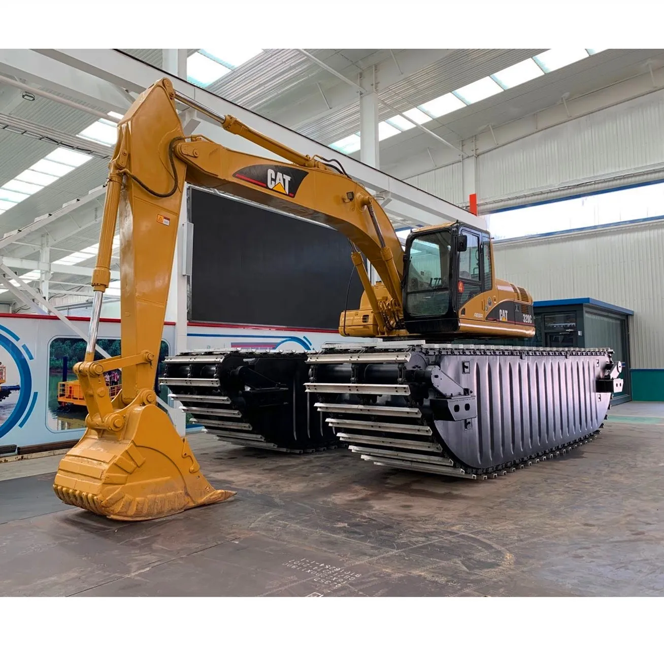 LC-SW20  launch Dredging undercarriage pontoons Swamp Buggy/ Amphibious Excavator boat factory