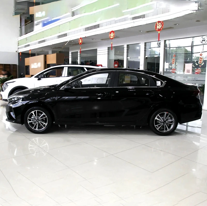 Новый Kia K3 китайского производства бензиновый седан состояние Новая автоматическая коробка передач гидравлическая система рулевого управления R18 кожа ACC