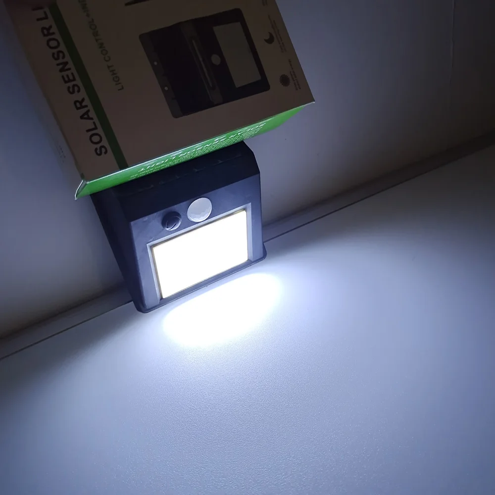  Энергосберегающий умный наружный светодиодный настенный светильник IP65 SMD 2 Вт с датчиком солнечной