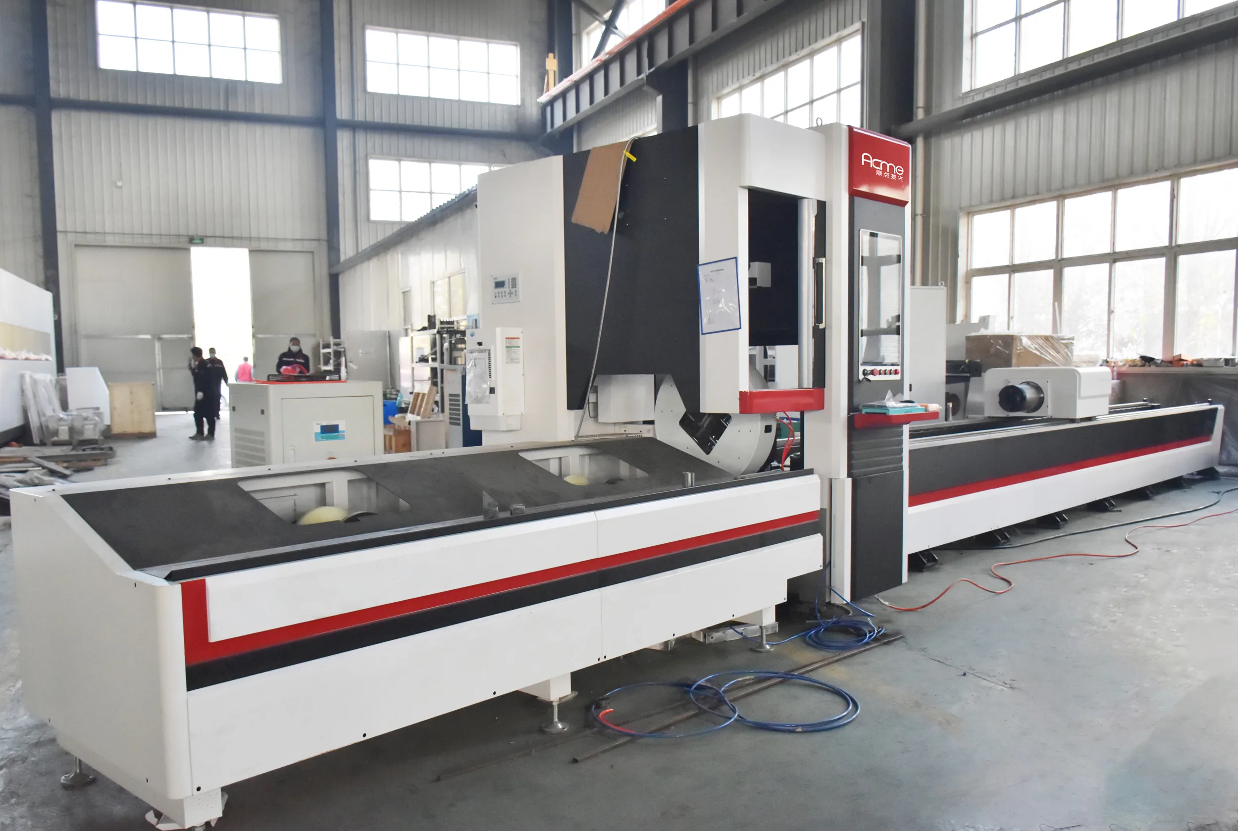 China screen protector laser cutting machine 1500w tube fiber laser cutting machine