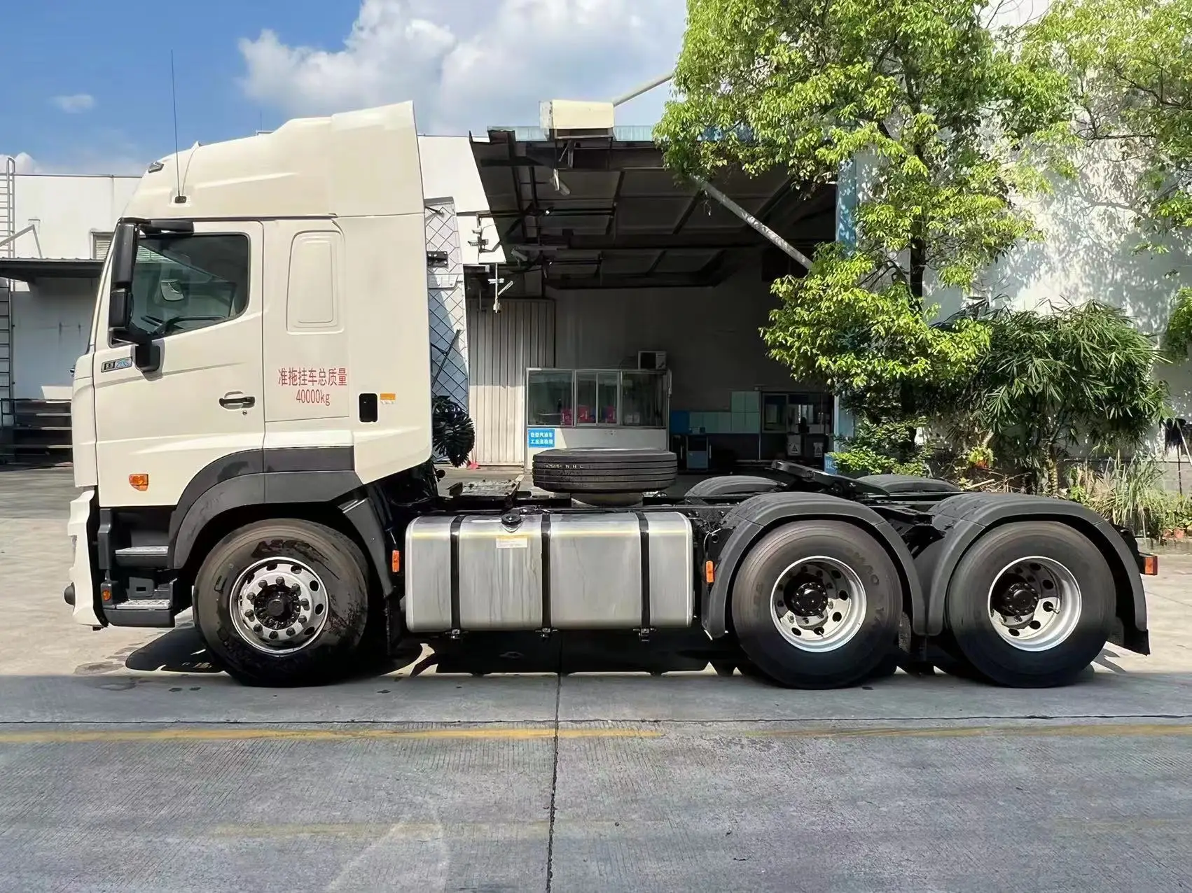 Japan 450hp HINO 700 6x4 High Top Cab Tractor Truck Tractor Head