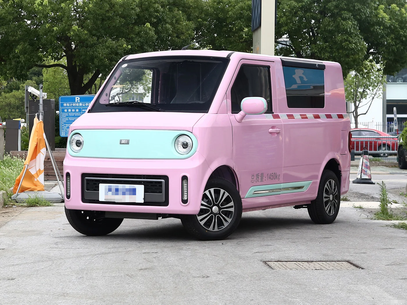 A car that is also customized to sell best-selling Chinese brands is suitable for the urban logistics industry