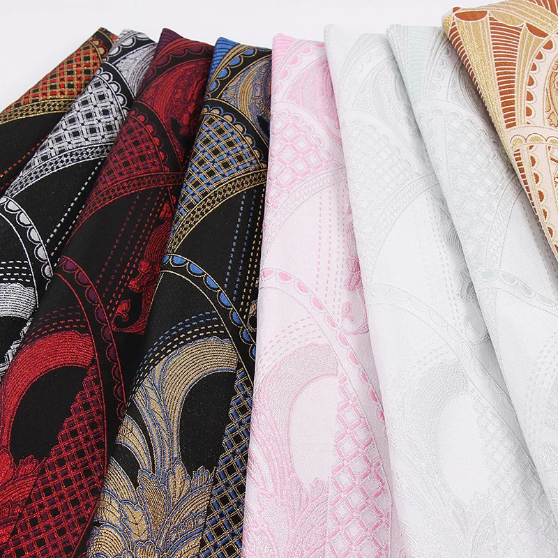 Жаккардовая ткань с геометрическим рисунком для костюма