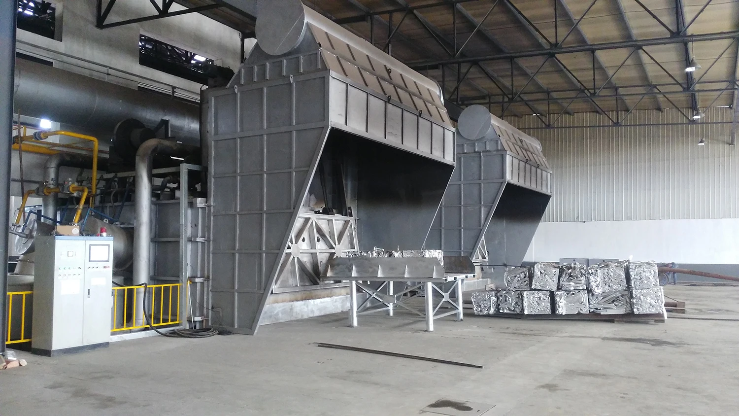 Tilting Aluminum Melting and holding Furnace