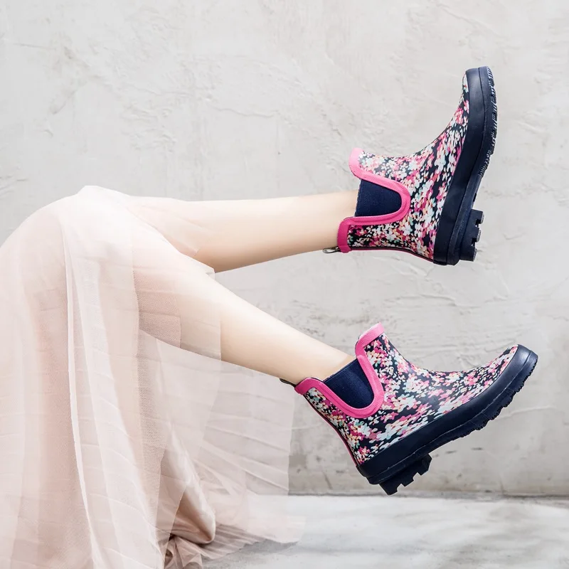 Unisex Garden Shoes Rain Boots Waterproof Mud Rubber Slip-On Outdoor Footwear for Men and Women