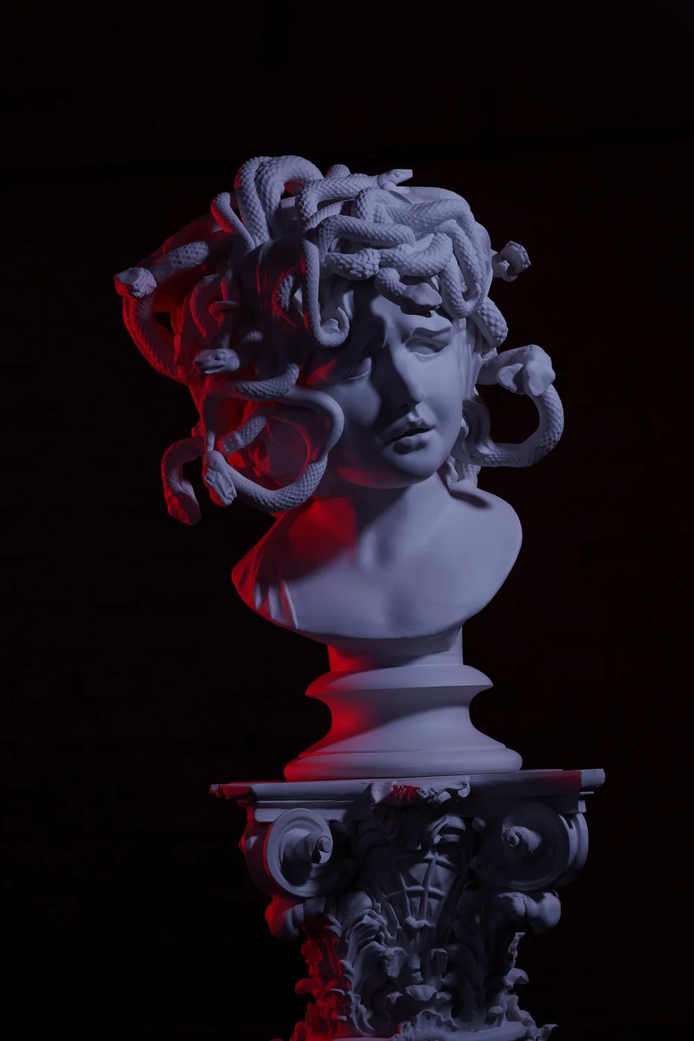 Vietnam Manufacturer 60cm Fluorite Snake Queen Medusa Composite Statue Custom Designed Folk Art Colorful