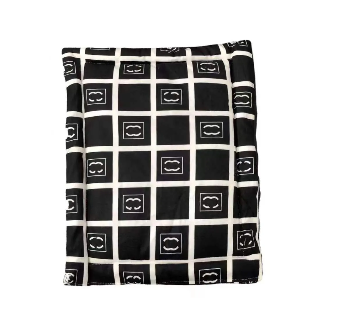 Warm Pet Mattress With Cotton In Winter Luxury Brand Classic Logo Dog Bed