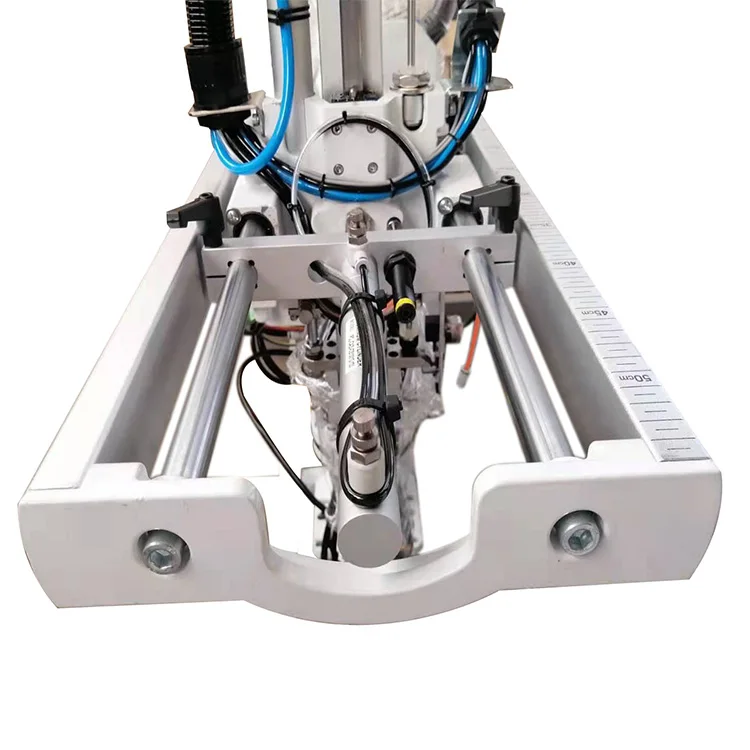 High quality cheap robot arm hand manipulators for vertical injection moulding machine