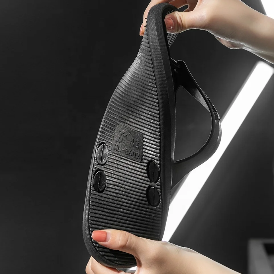 Wholesale Men S Flip Flops Light Summer Slippers Fashion Trend Spring Anti Style Outdoor Lining Feature Weight women flip flop