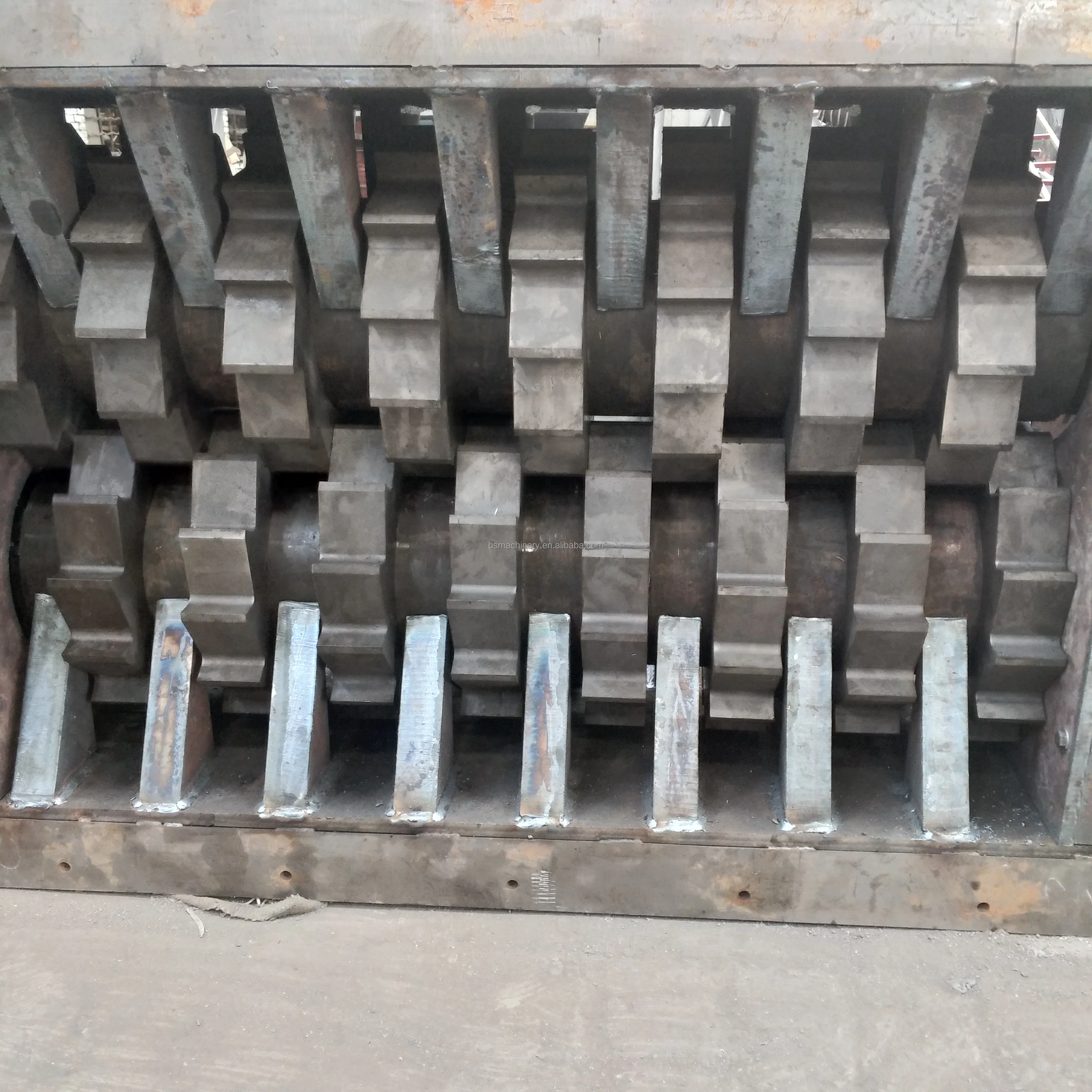 China Famous Brand Scrap Metal Cutting Crushing Electric Scrap Steel Shredder Double Shaft Shredder Machine