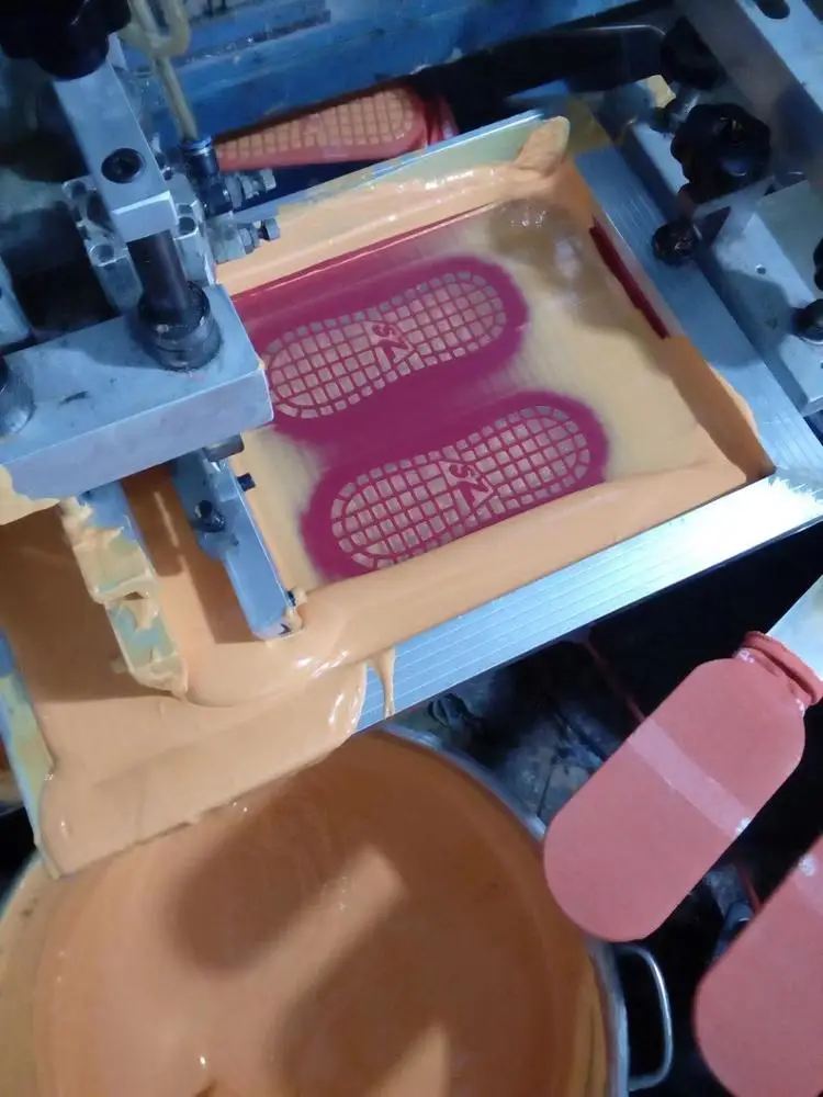 Customized logo playground anti slip grip socks indoor jump trampoline park socks for adults and kids