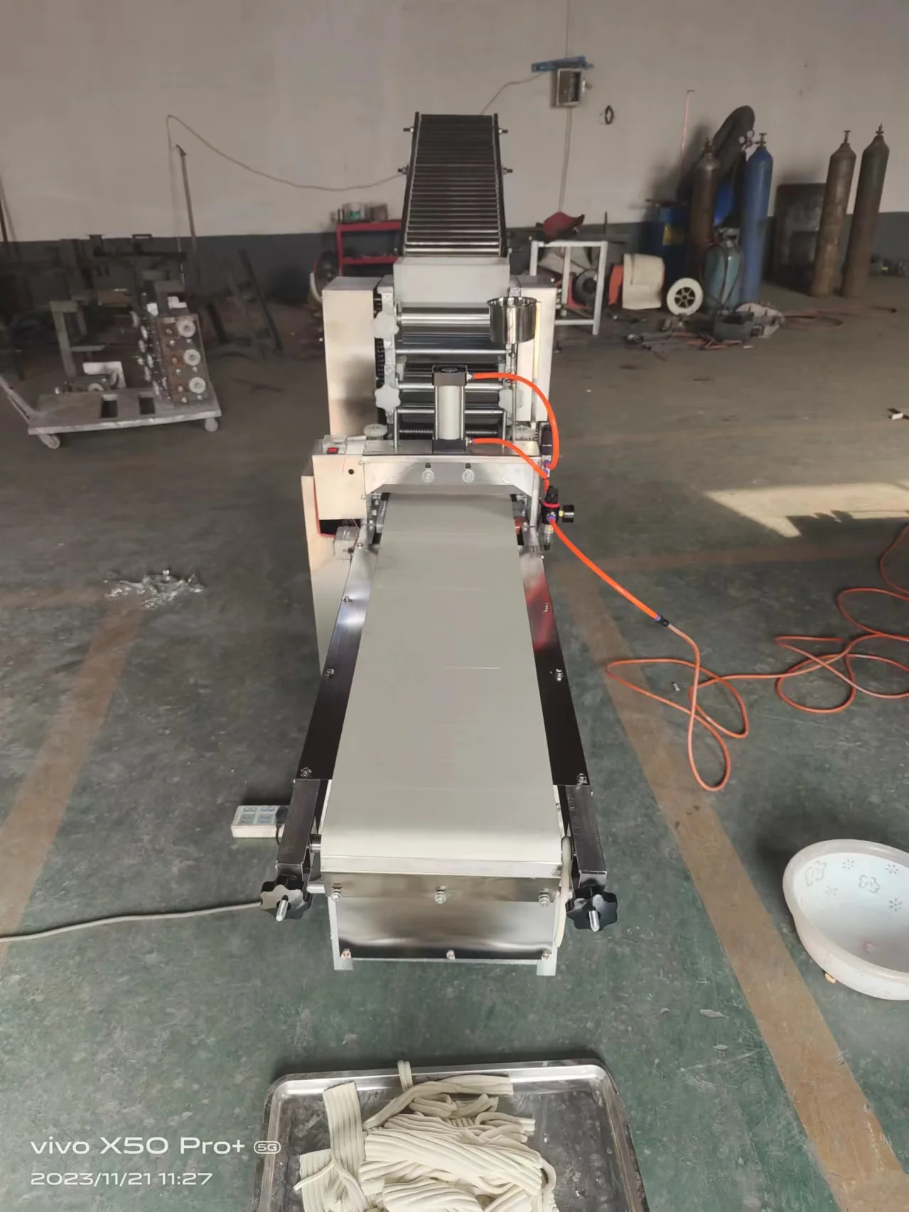 2024 new fully automatic bakery bread press pizza ball cutter cutting Croissant croissant leather making machine for sales