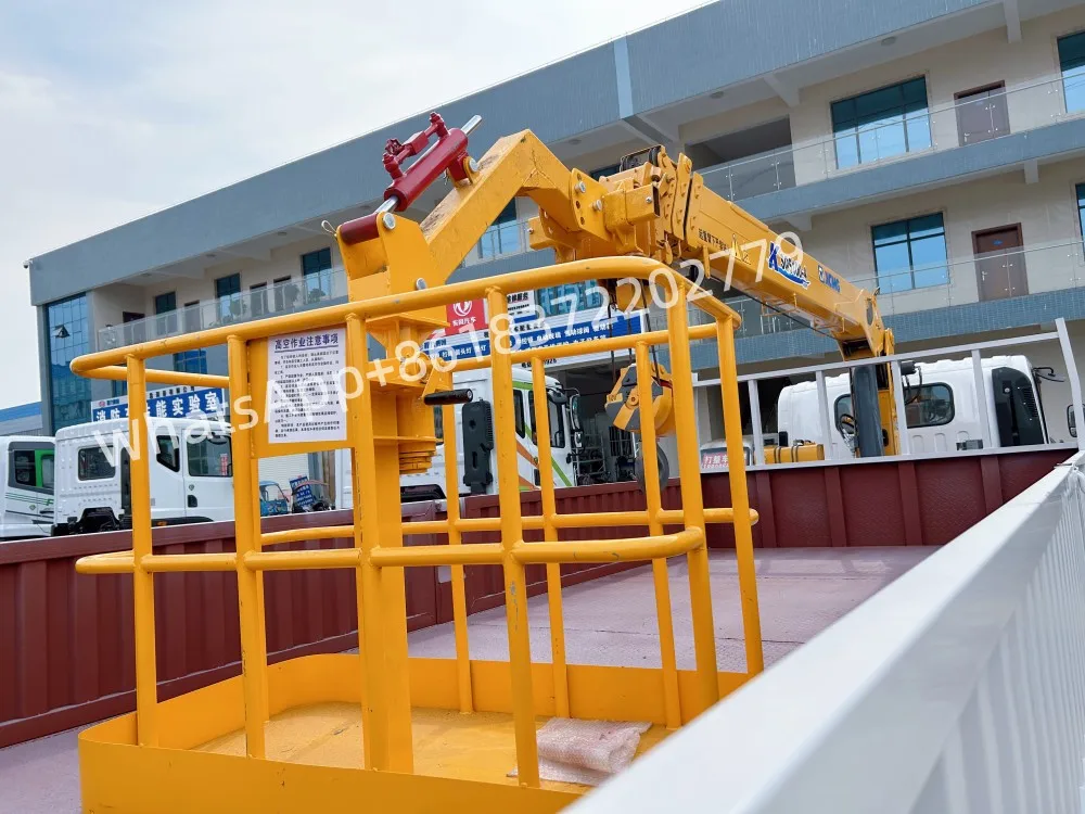 Hot sale Isuzu 700P 4x2 dropside manlifter cargo truck mounted crane 5t xcmg for export