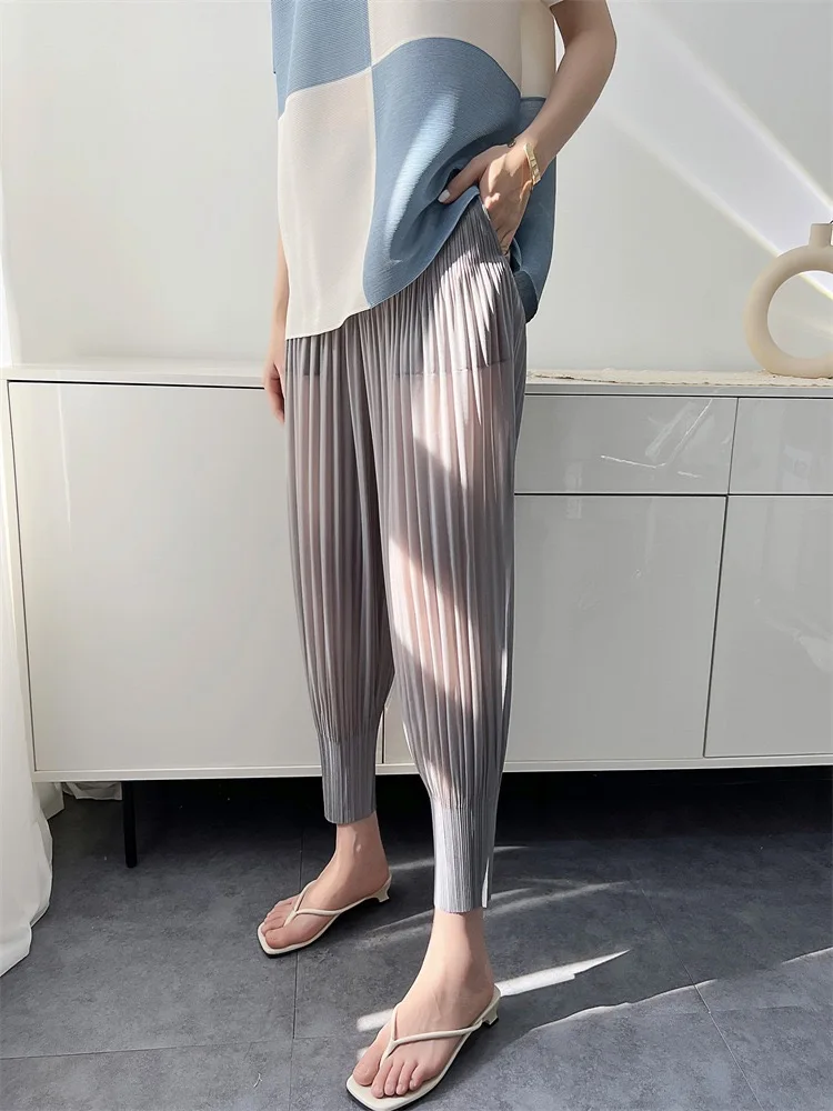 Women Casual Loose Miyake Pleated Carrot Pants Elastic Waist Solid Color Pocket Summer Harem Pants pleated pant