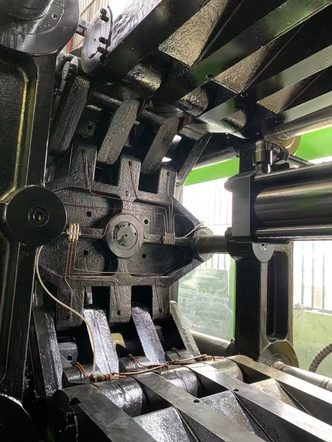 Borche 1000 ton plastic injection molding machine used injection machine large pallet trash can products making machine