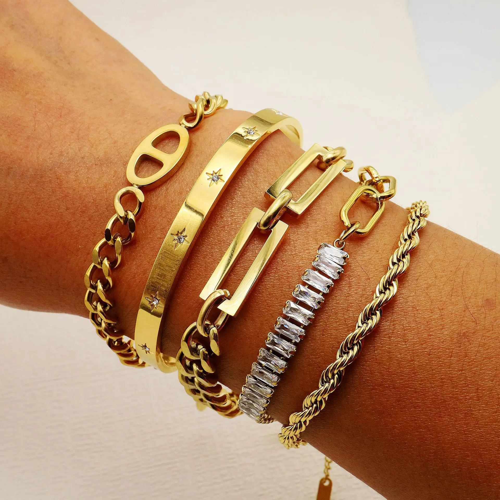 2024 High Quality Fashion Stainless Steel Jewelry Zircon Cuban Chain 18K Gold Plated Adjustable Twist Bracelets & Bangles