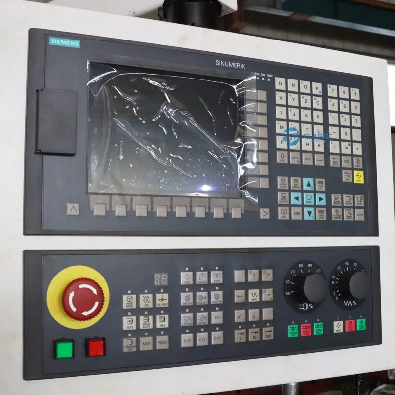Taiwan Spindle linear guide CNC milling machine VMC640 with Siemens CNC controller