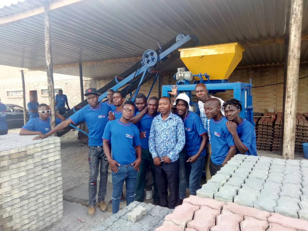 Machines for small business QT4-24 simple cement paving block making machine small brick machine