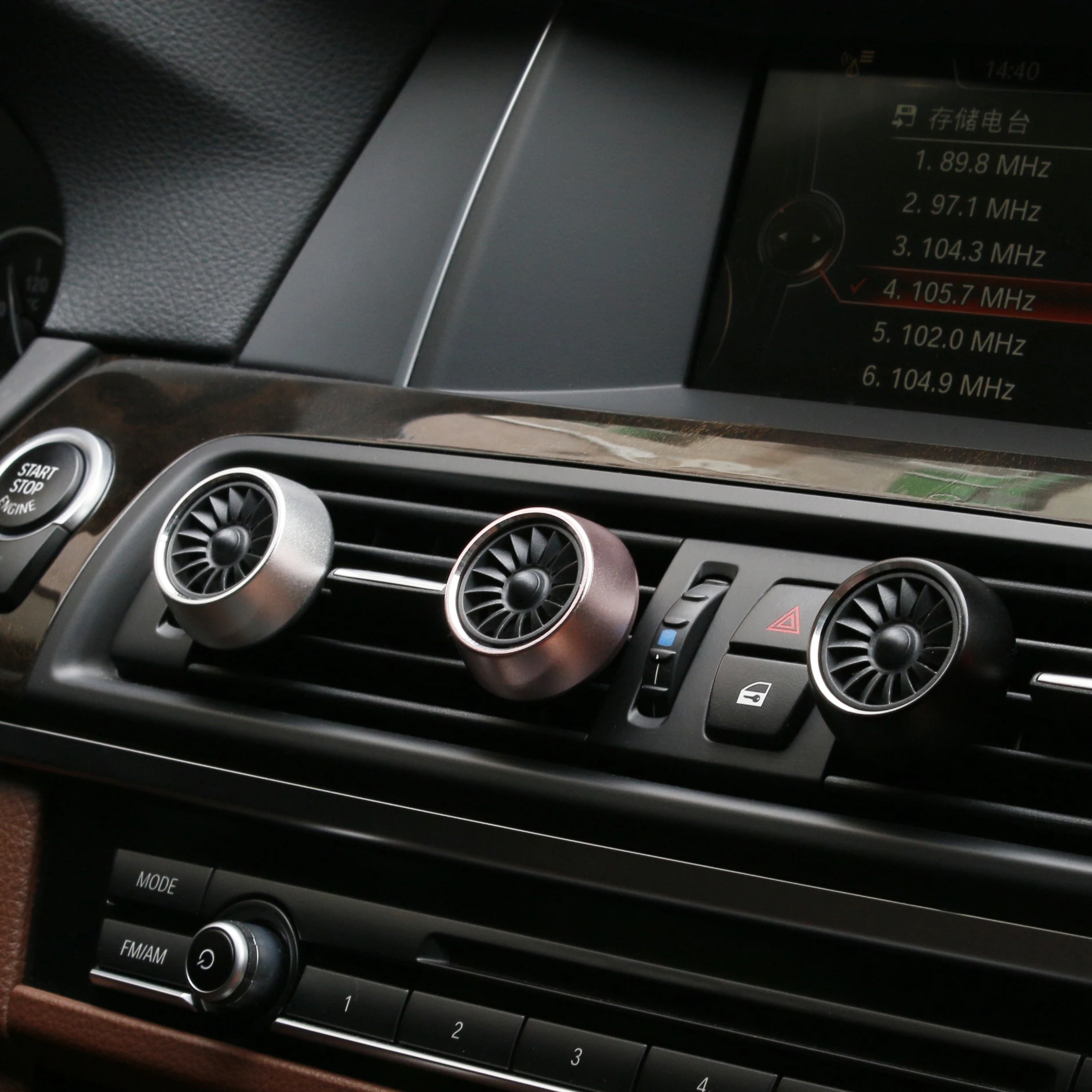 
Car Perfume Diffuser Mini Car Aroma Scent in Car Freshener Vent Clip 