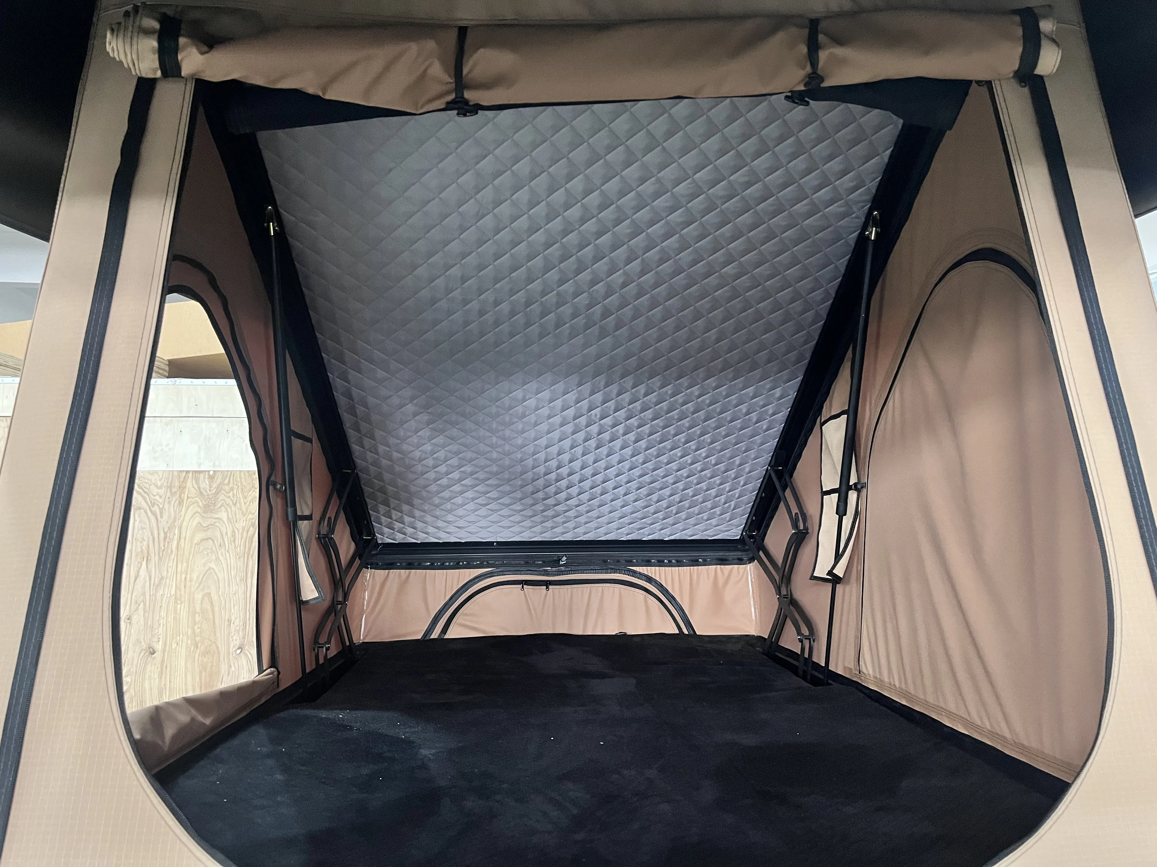 Aluminium triangle Shell Camping SUV Car RoofTop Tent hard shell Cover car Roof top Tent for sale