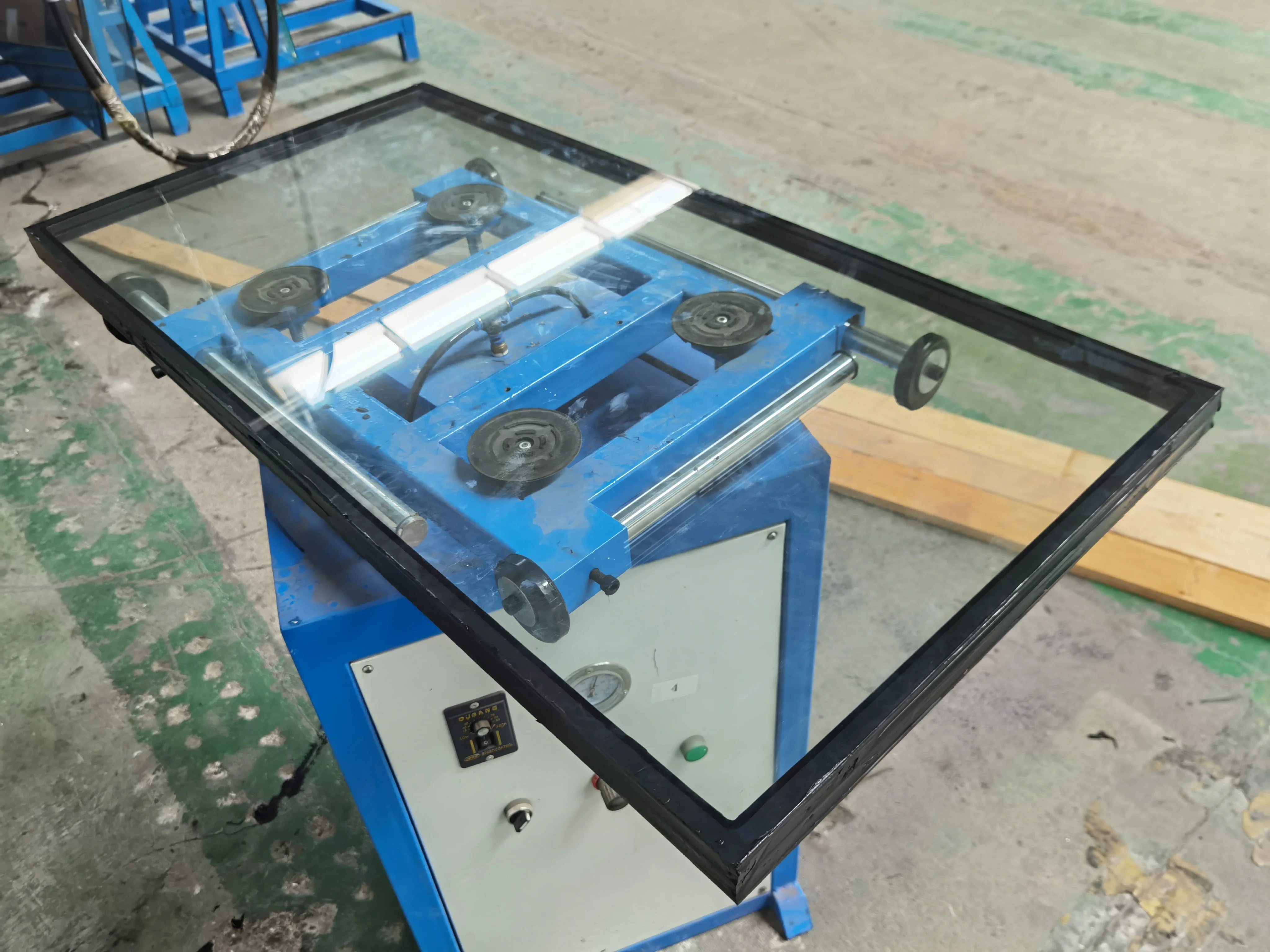 China high quality low e  double triple glazed insulated glass unit windows   sound proof  energy saving glass  supplier