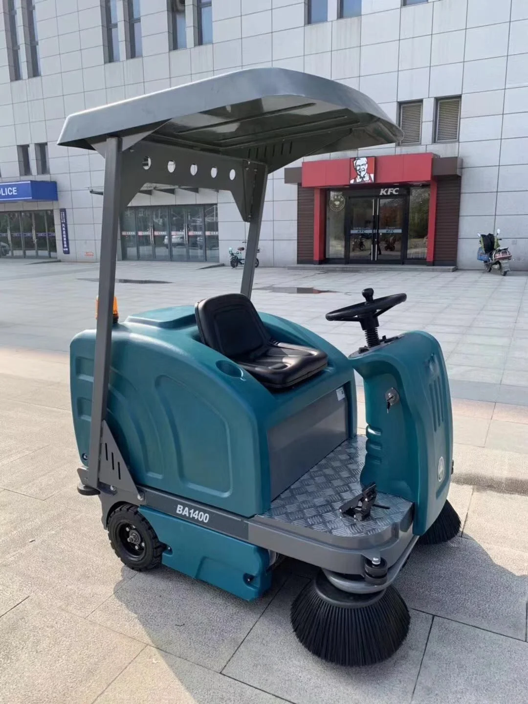 China industrial automatic floor sweeper electric sidewalk