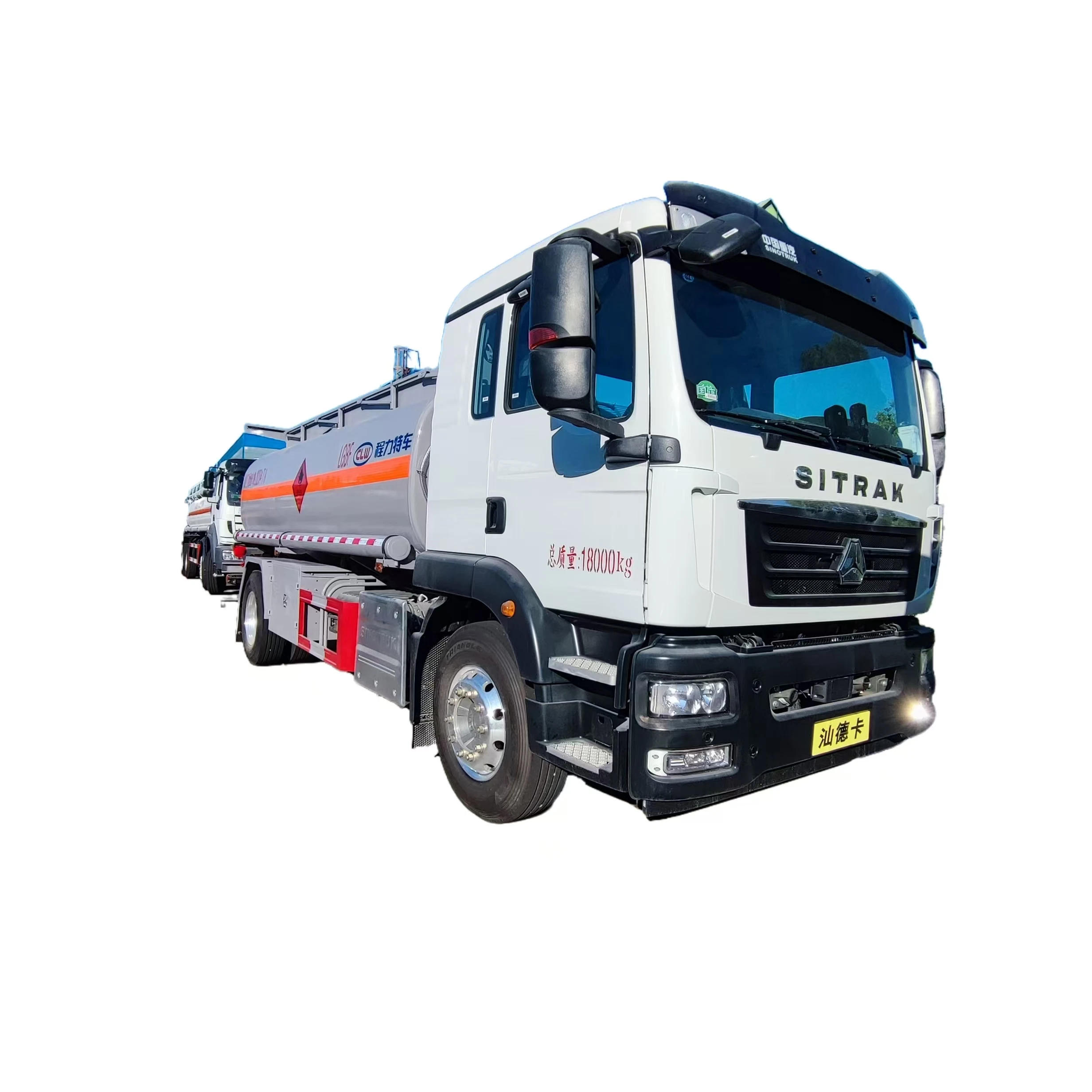 SINOTRUK Fuel Truck 8000 liters Refueling Diesel Tank WEICHAI Engine  Stainless steel  Mobile Refueling Vehicle