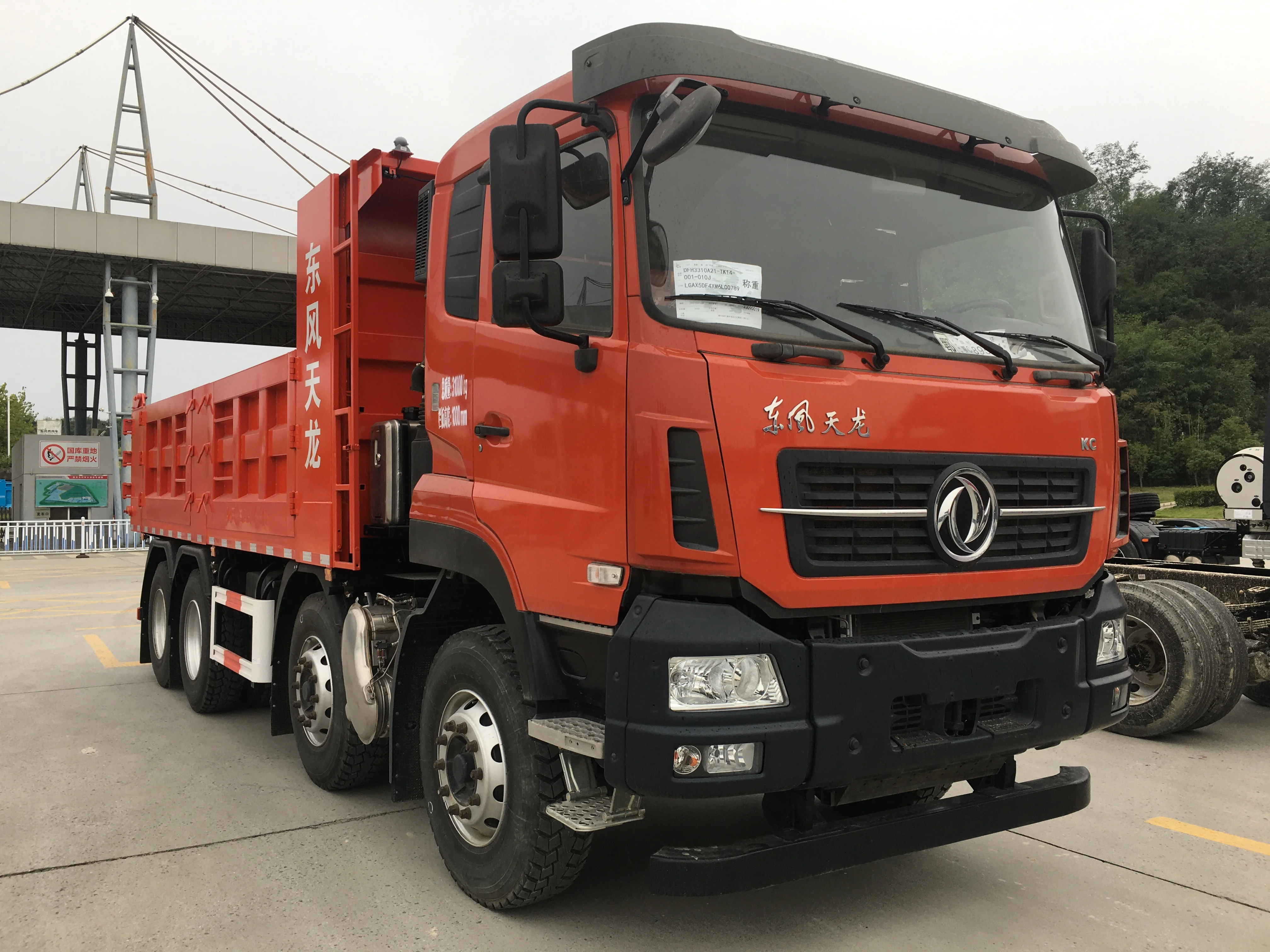Китай Sinotruk Dongfeng 8x4 12-колесный самосвал для продажи
