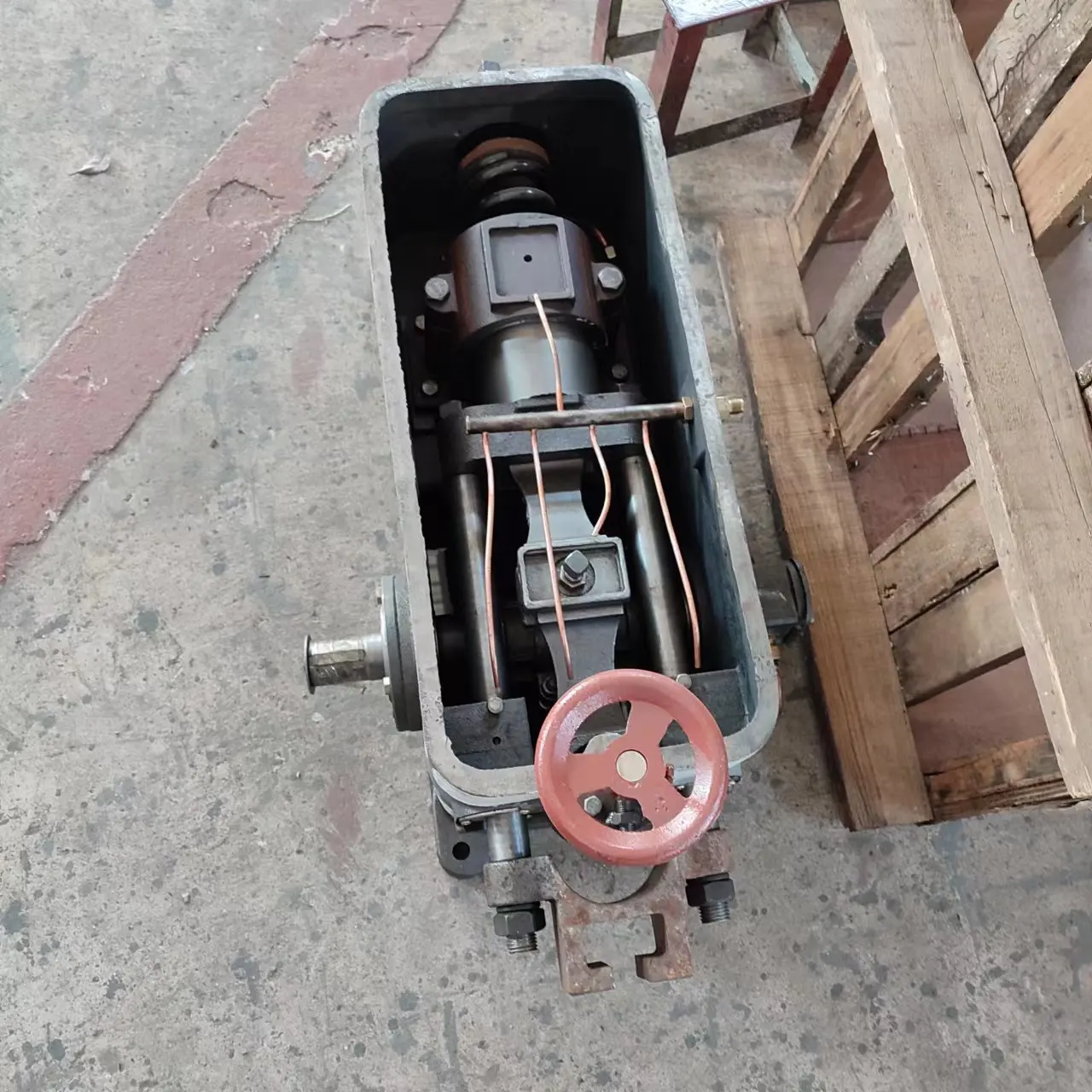 Mineral Rock Ore Gravity Separator Machine Vibration Gold Shaking Shaker T gold mining equipments processing plant