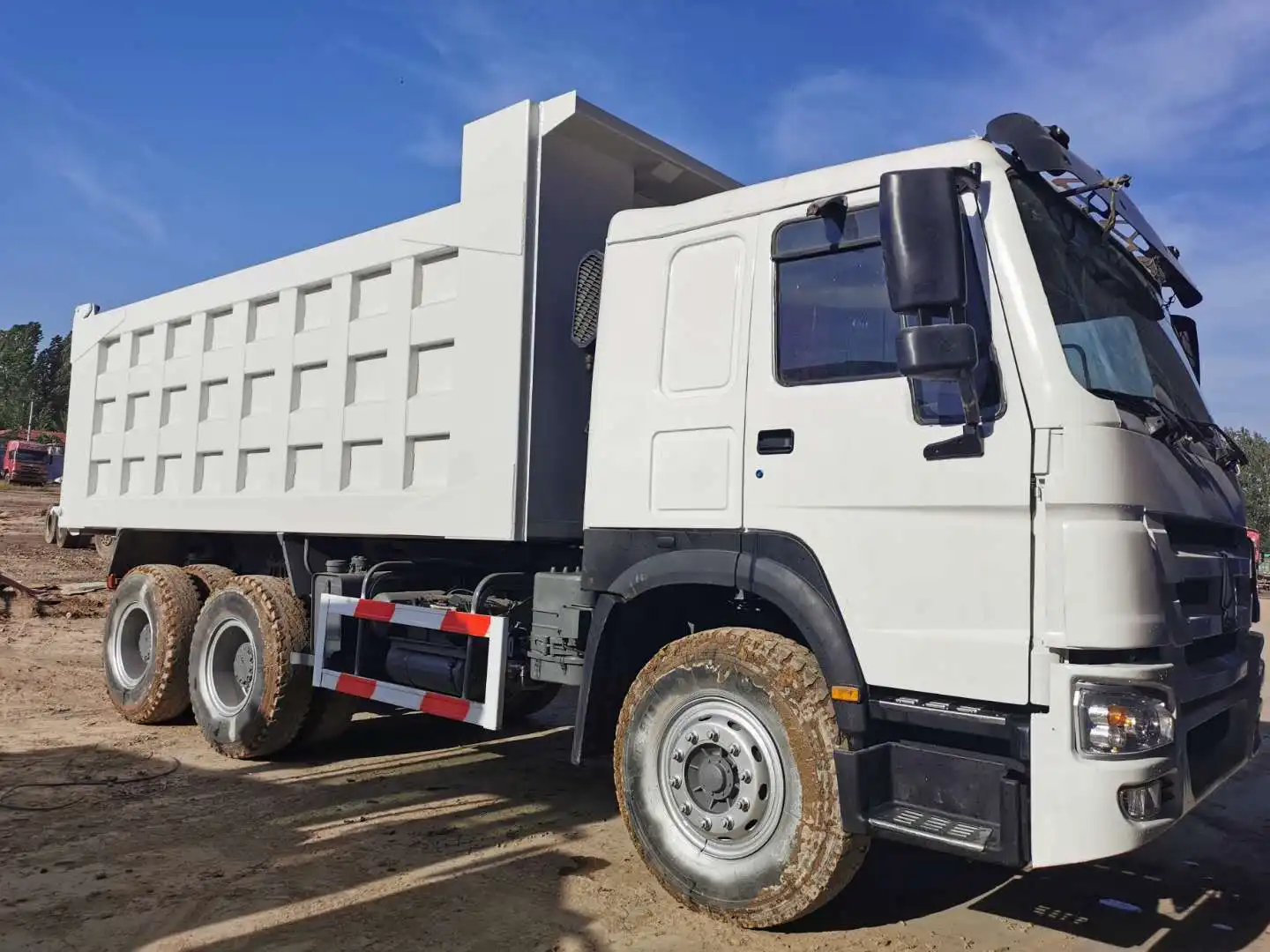  25 тонн Красный 6x4 HOWO самосвал