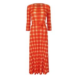 The new spring/summer 2021 will feature a printed crew-neck belt with a high-fashion plaid skirt