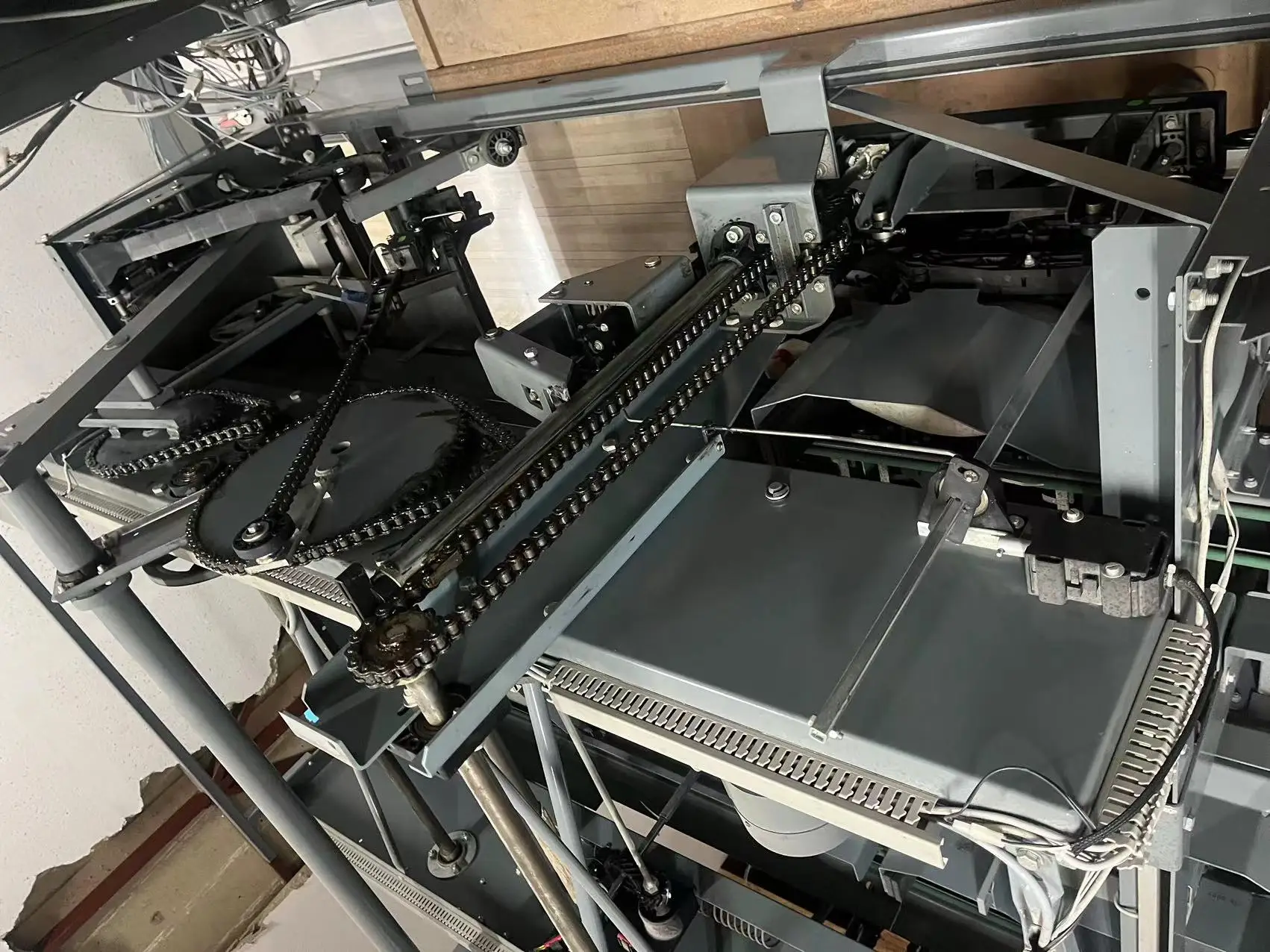 Hot Sale China Manufacture Quality Sports Family Entertainment Center Brunswick Bowling Complete Adult Bowling Alley