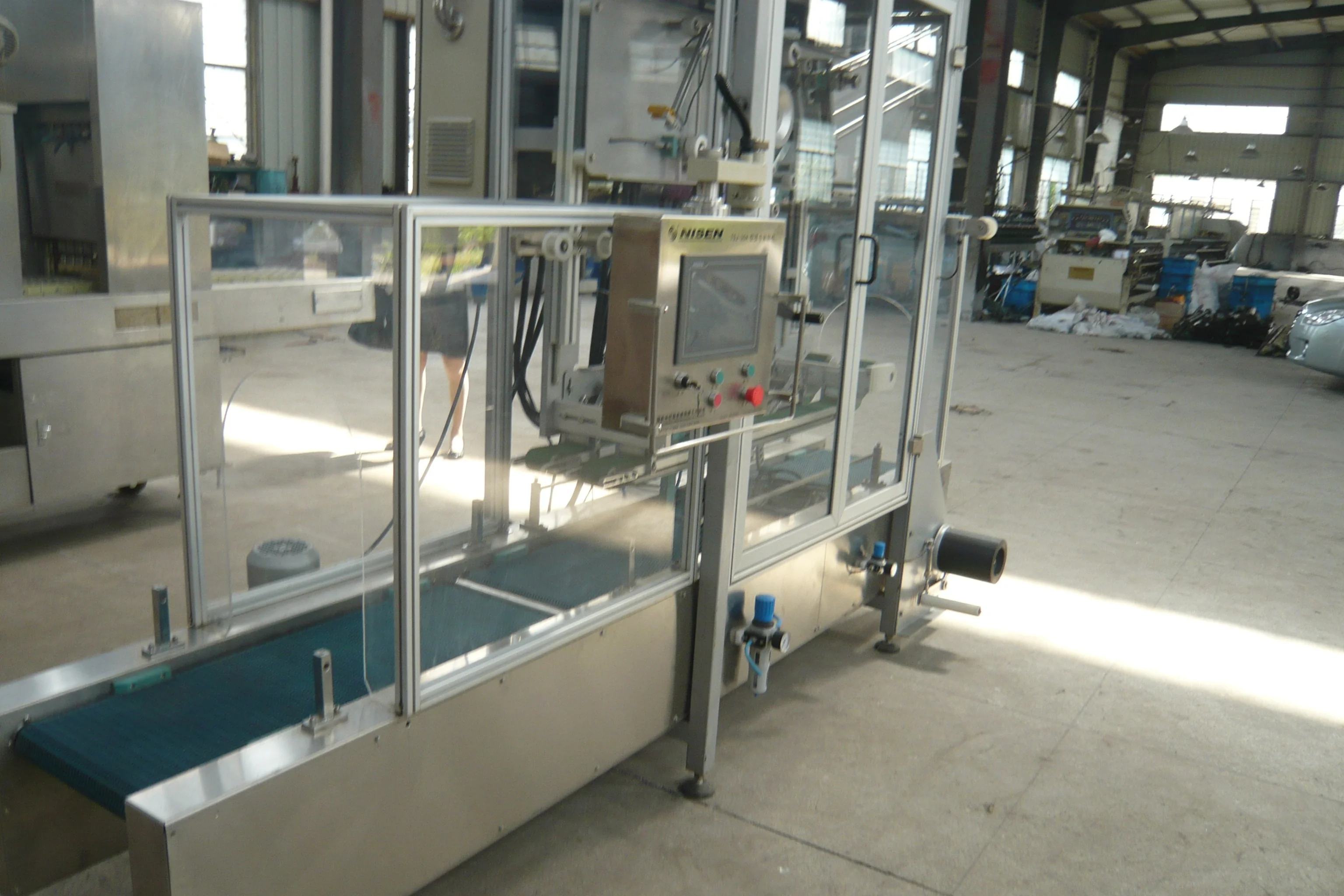 
Fully-automatic plastic bottled handle inserts machine 