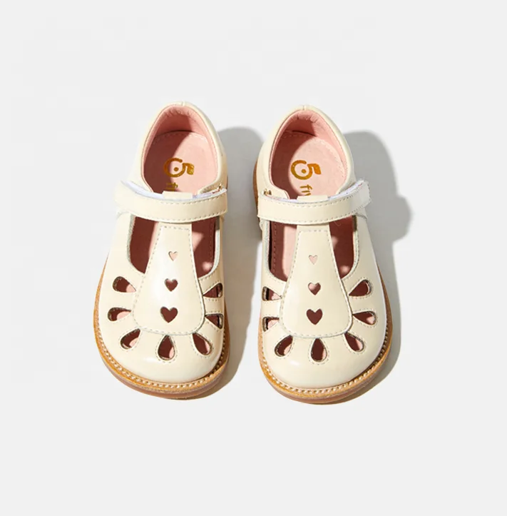 2022 New Model Heart Hollow Girls Leather Shoes Soft Flat Children Summer Sandals