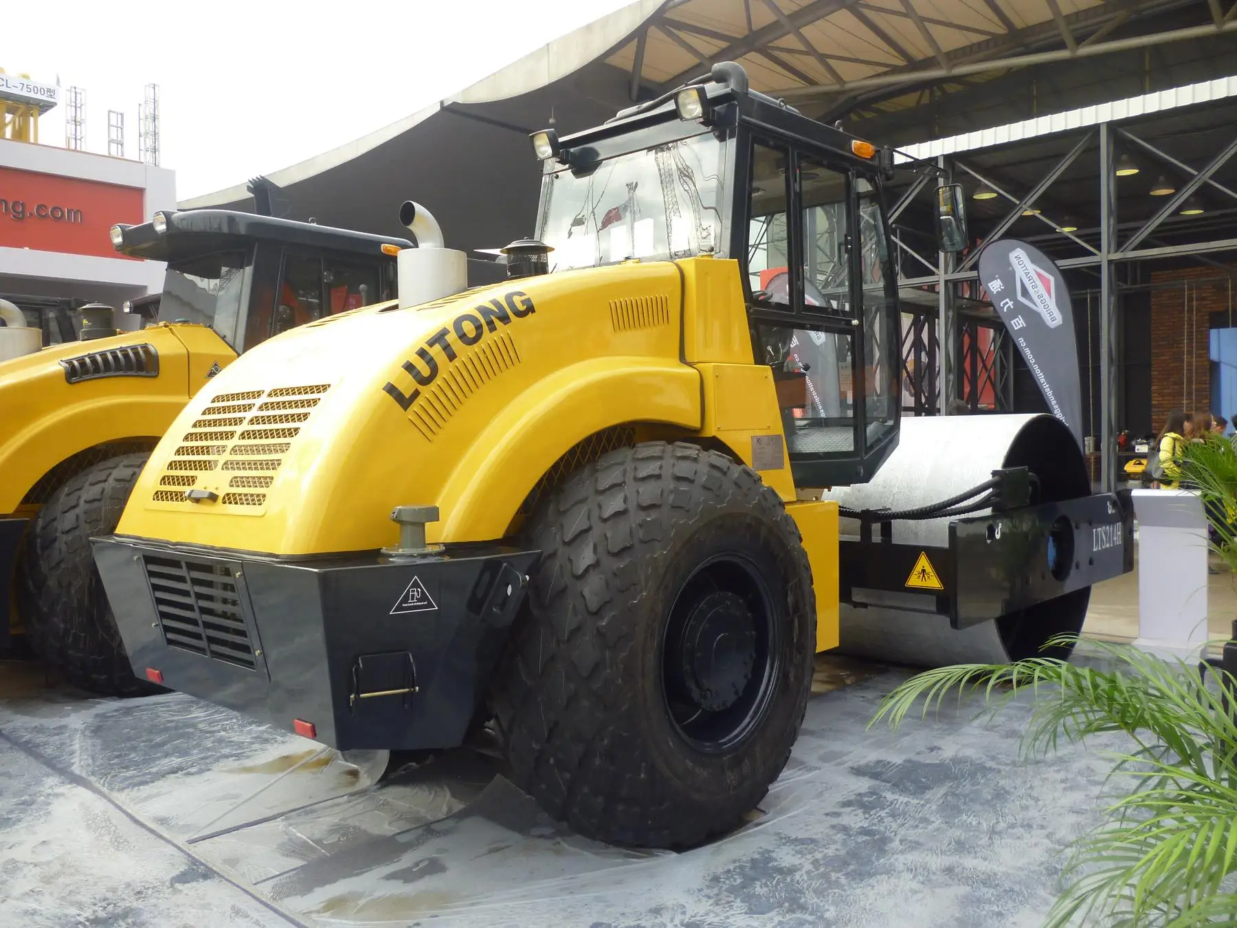 China Top Manufacturer lutong Trash Road Roller LT212 Compactor For Sale