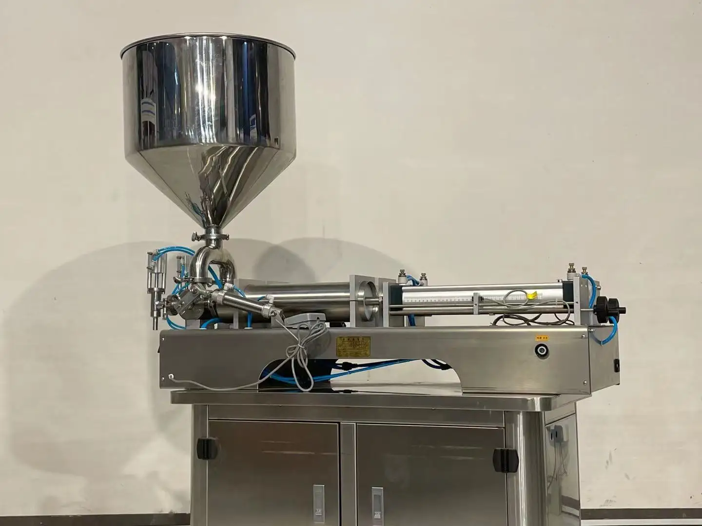 Water bottle filling machine or production line