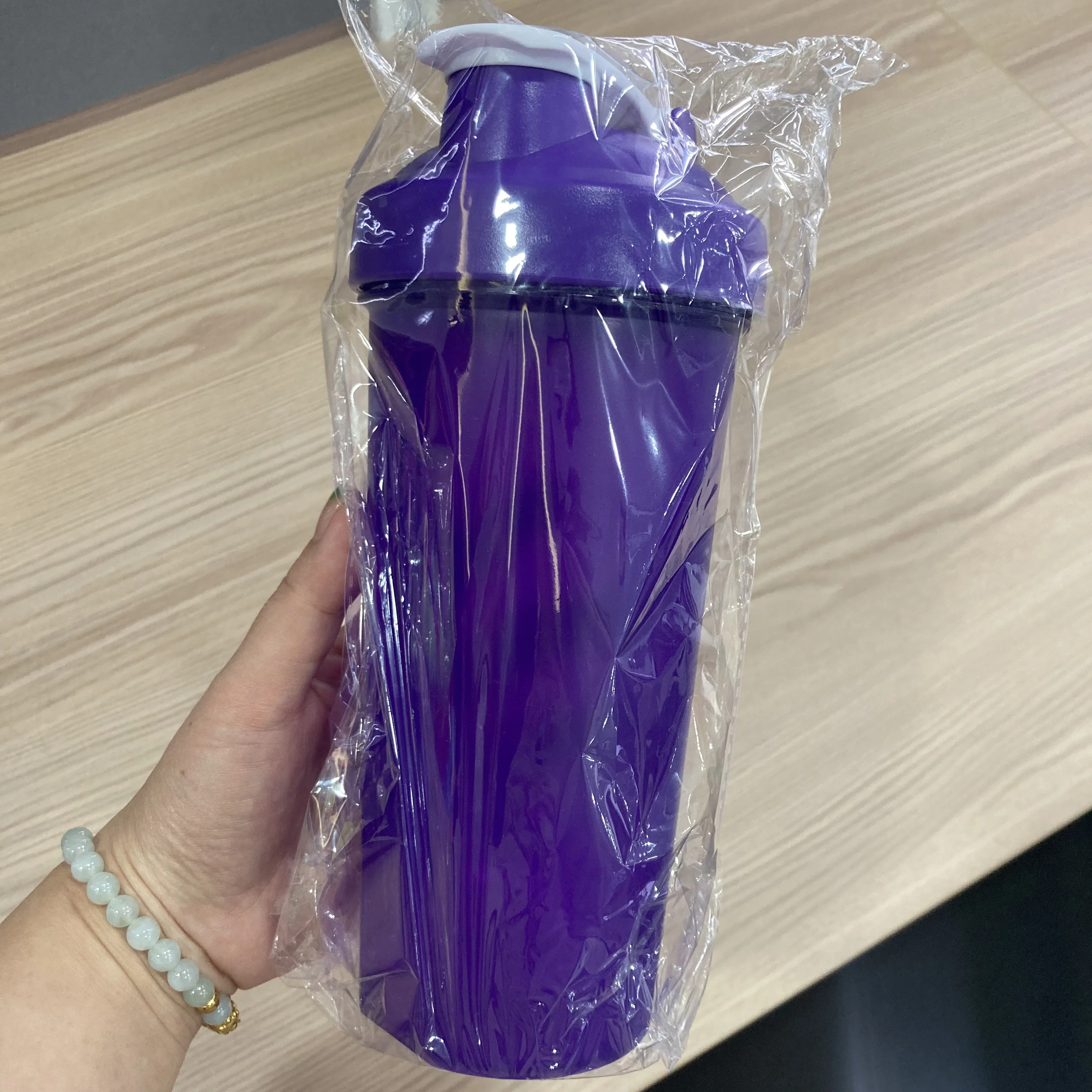 Customize single wall 20 oz 600ml plastic classic gym fitness workout shaker bottle perfect for protein shakes