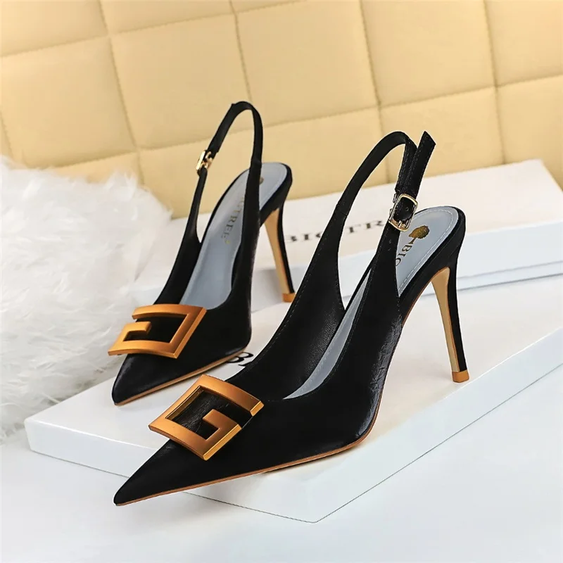 The newest lady dress shoe sexy beautiful wedding high heel lady bride shoe pointed toe shoe